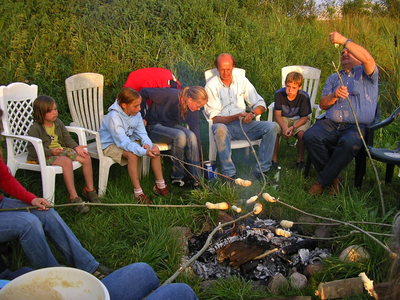 Lagerfeuer mit Stockbrotbacken